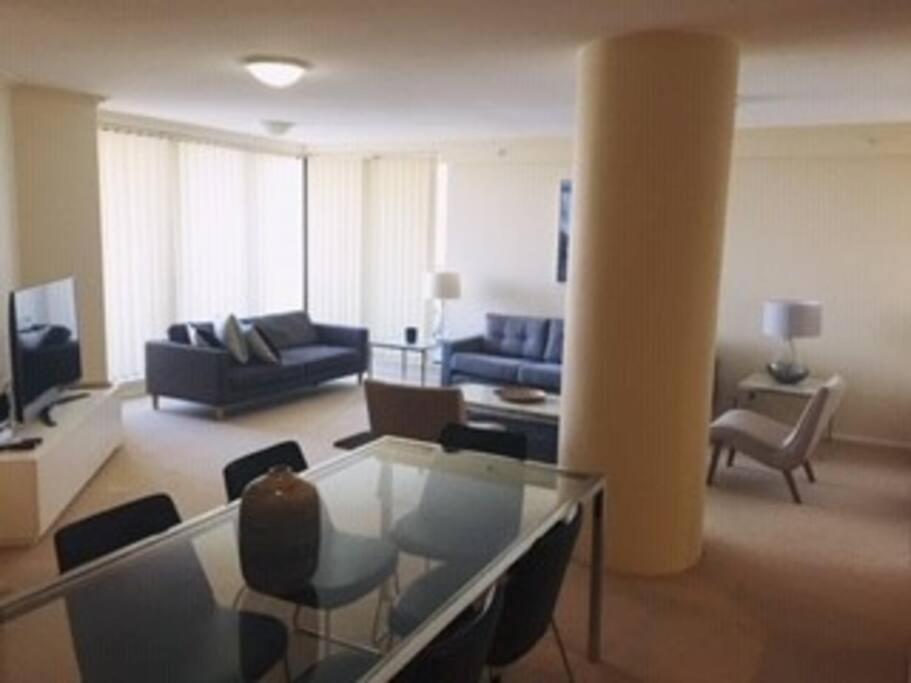 Large Elevated St Leonards * Sydney